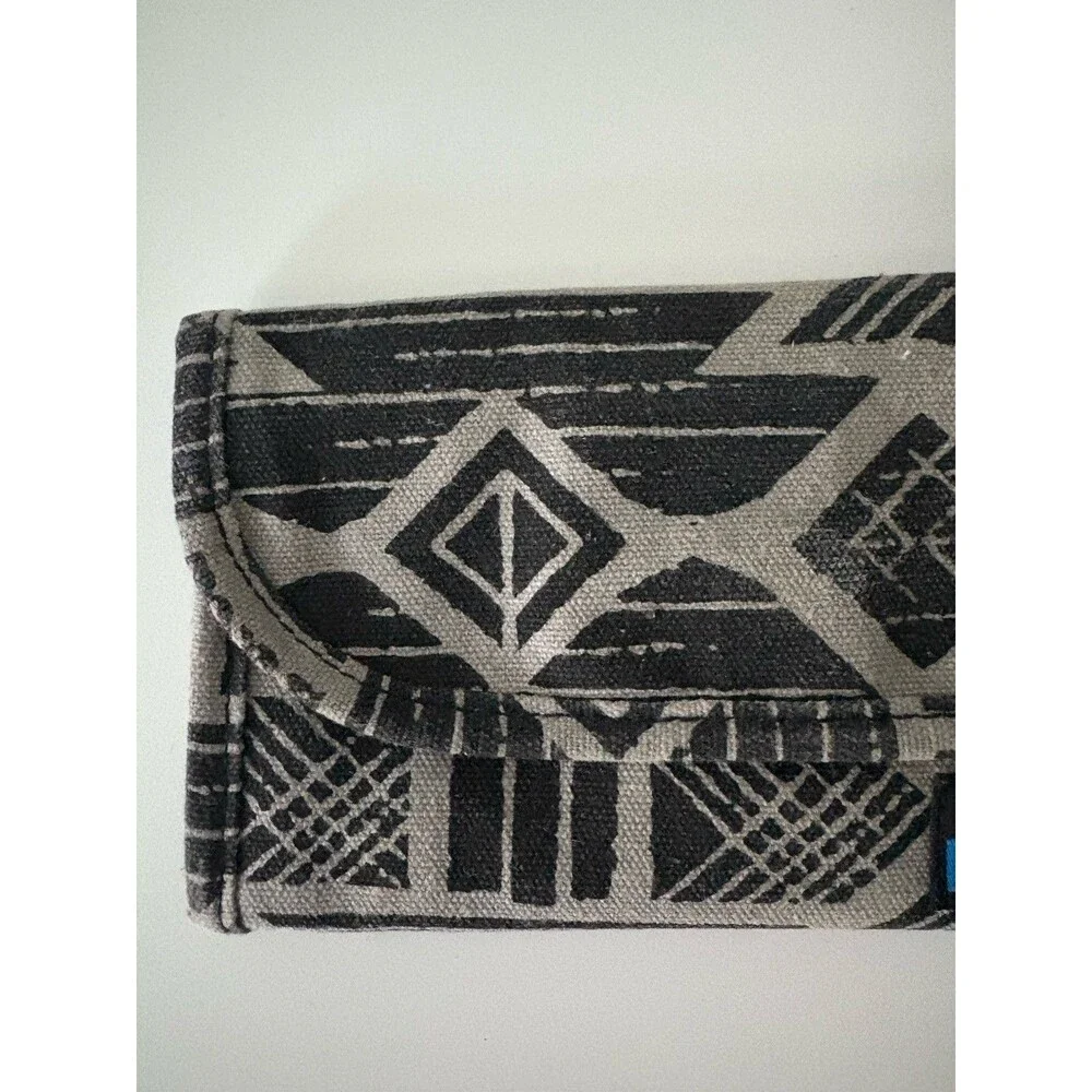 KAVU Trifold One Of A Kind Wallet Canvas Fabric Black Gray Aztec Print Nylon Int